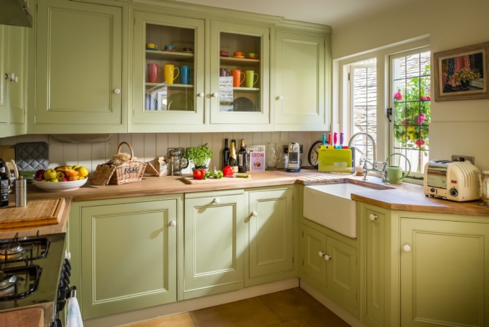 تصميم المطبخ بألوان خضراء فاتحة هل يمكن أن يكون المطبخ الكلاسيكي أخضر