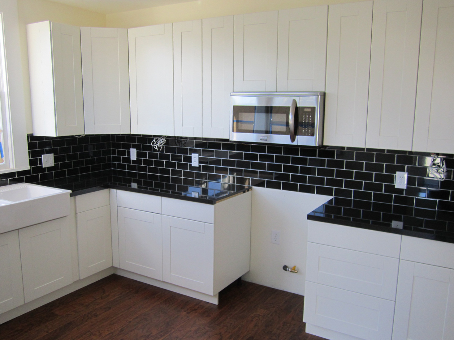 black and white kitchen wall tile