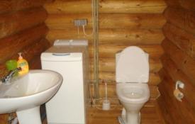 Uspořádání koupelny v dřevěném domě