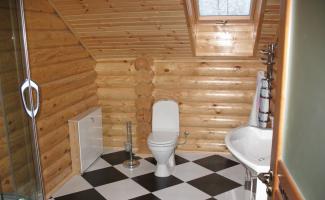 Jak si vyrobit koupelnu v dřevěném domě vlastníma rukama