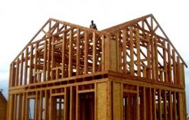 Stavba rámového dřevěného domu