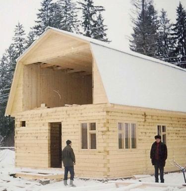 Design economic și original de case din lemn cu mansardă