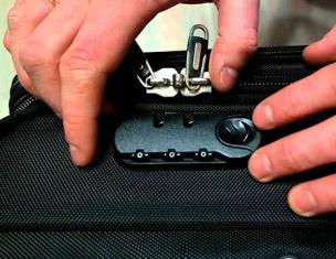 Как да зададете код на ключалката на куфар - подробни инструкции