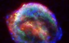 Какво се образува след експлодиране на звезда?
