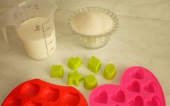 Как да приготвите млечна захар у дома с мляко, сметана, заквасена сметана: стари рецепти, като в детството